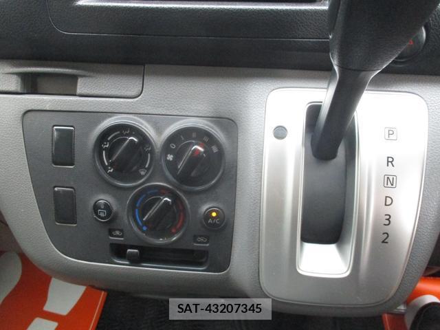 Nissan NV350 Caravan 2014-10 8011420-16