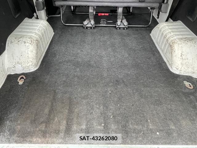 Nissan NV350 Caravan 2016-11 8011763-11