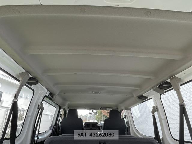 Nissan NV350 Caravan 2016-11 8011763-13