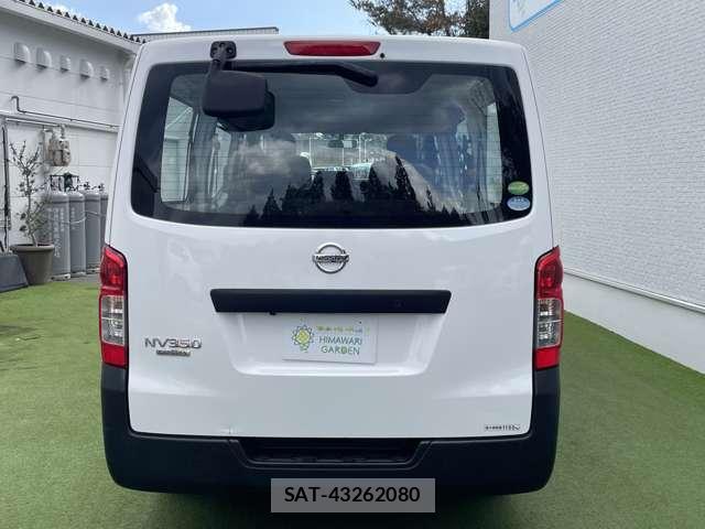 Nissan NV350 Caravan 2016-11 8011763-19
