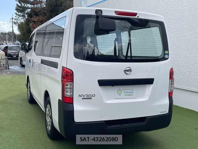 Nissan NV350 Caravan 2016-11 8011763-3