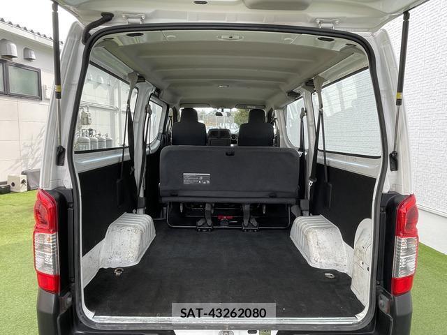 Nissan NV350 Caravan 2016-11 8011763-7