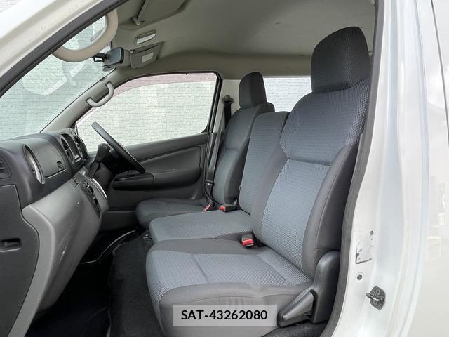 Nissan NV350 Caravan 2016-11 8011763-9