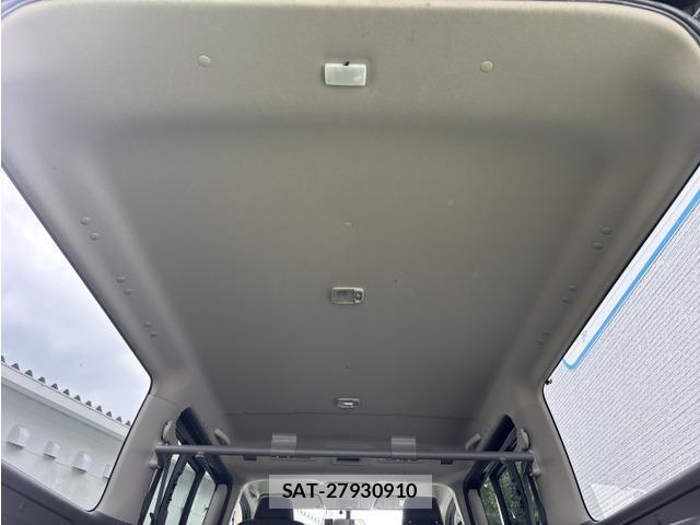 Nissan NV350 Caravan 2015-09 8011773-13