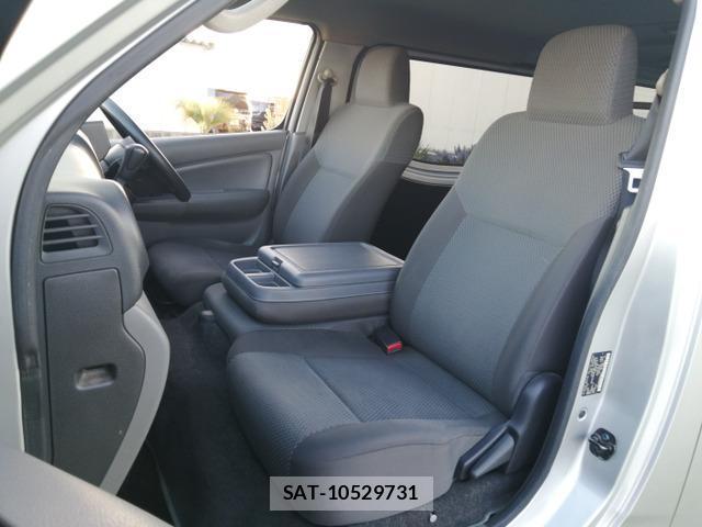 Nissan NV350 Caravan 2021-05 8011792-10