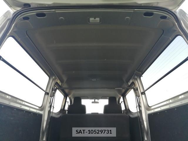 Nissan NV350 Caravan 2021-05 8011792-12