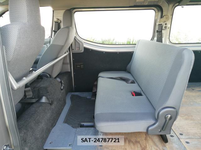 Nissan NV350 Caravan 2012-06 8011793-11