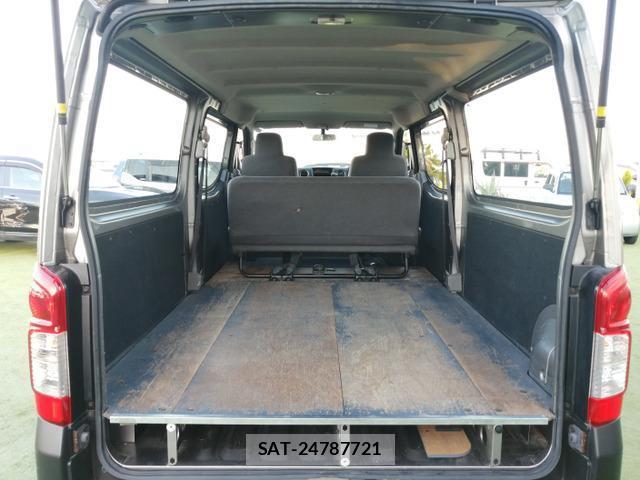Nissan NV350 Caravan 2012-06 8011793-6