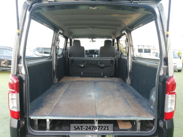 Nissan NV350 Caravan 2012-06 8011793-9