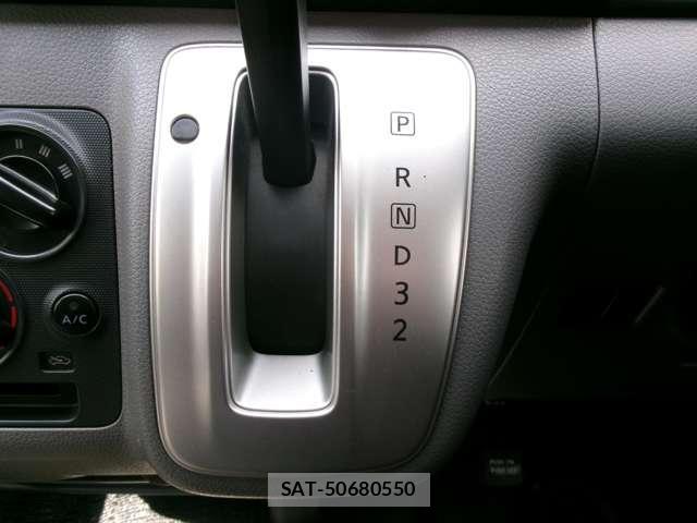 Nissan NV350 Caravan 2014-08 8012638-13