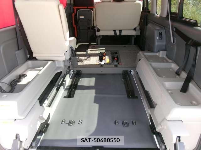 Nissan NV350 Caravan 2014-08 8012638-6
