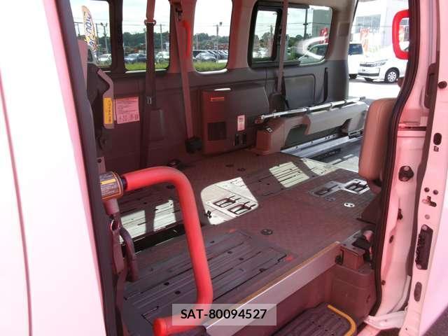 Nissan NV350 Caravan 2015-05 8012639-10