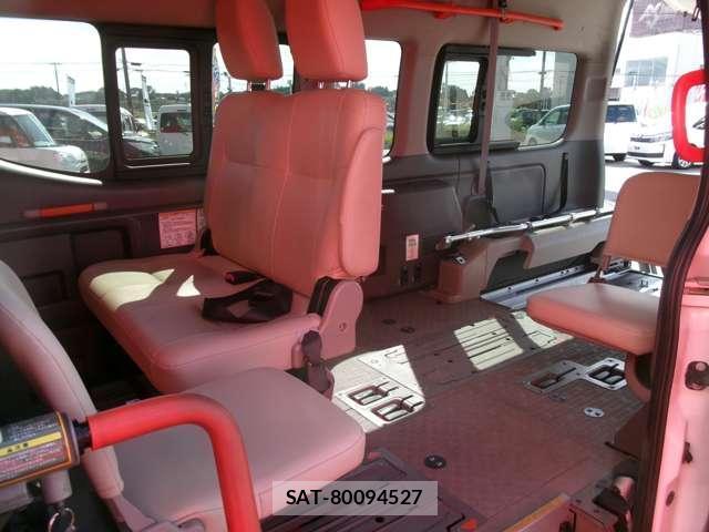 Nissan NV350 Caravan 2015-05 8012639-11