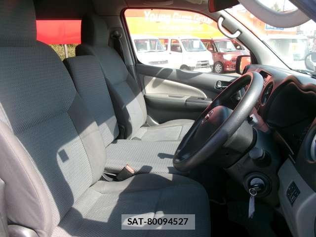 Nissan NV350 Caravan 2015-05 8012639-12