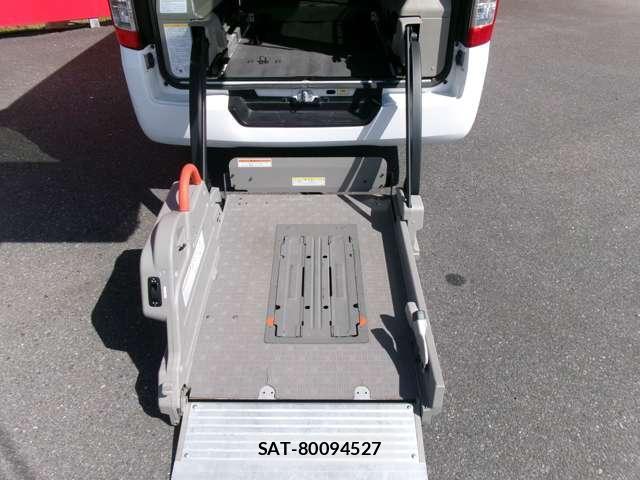 Nissan NV350 Caravan 2015-05 8012639-5