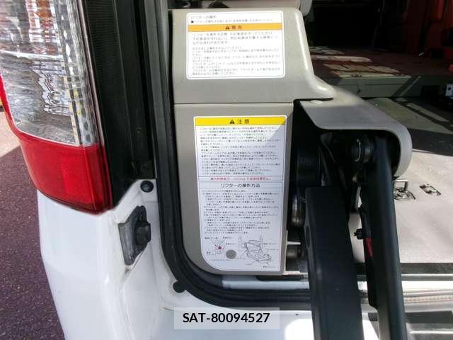 Nissan NV350 Caravan 2015-05 8012639-7