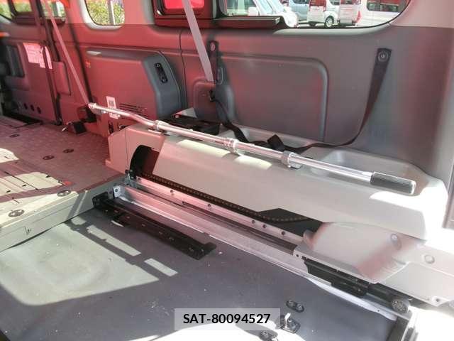 Nissan NV350 Caravan 2015-05 8012639-9