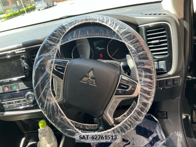 Mitsubishi OUTLANDER PHEV 2015-07 8005226-14