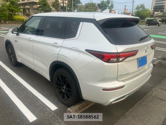 Mitsubishi OUTLANDER PHEV 2022-06 8005333-10