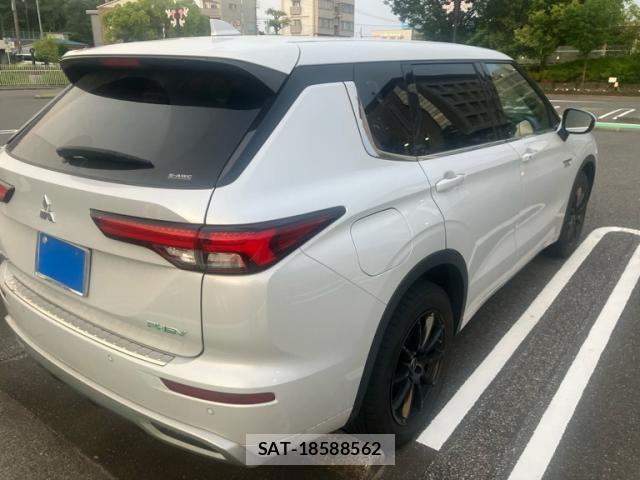 Mitsubishi OUTLANDER PHEV 2022-06 8005333-9