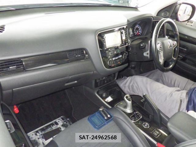 Mitsubishi OUTLANDER PHEV 2016-02 8007513-2