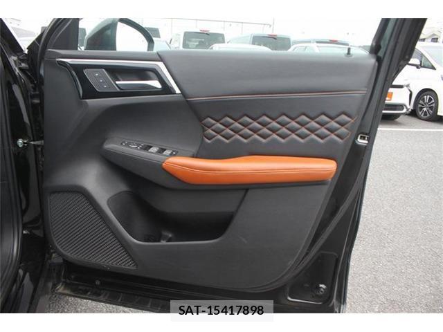 Mitsubishi OUTLANDER PHEV 2022-02 8008595-19
