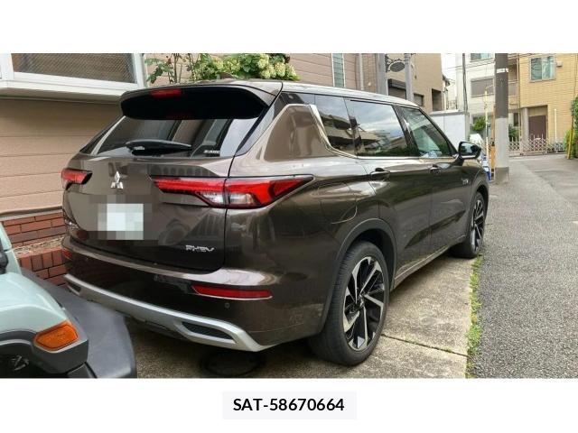 Mitsubishi OUTLANDER PHEV 2022-05 8009285-12
