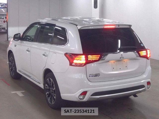 Mitsubishi OUTLANDER PHEV 2015-08 8010483-1