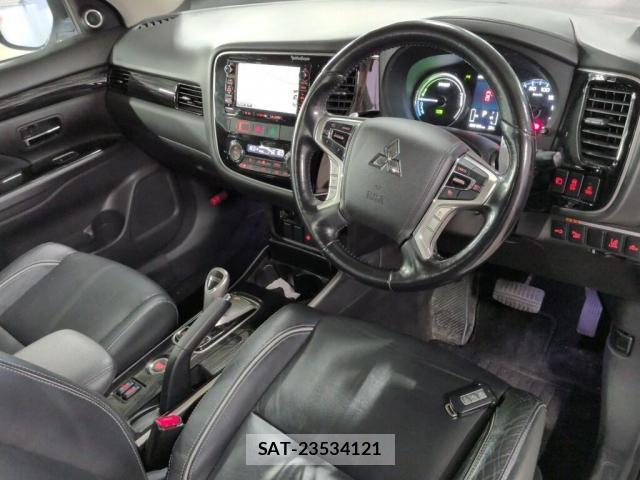 Mitsubishi OUTLANDER PHEV 2015-08 8010483-2