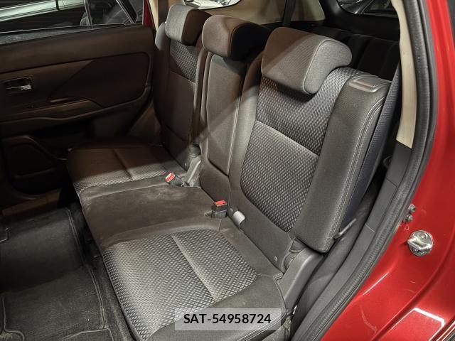 Mitsubishi OUTLANDER 2015-11 8010478-7