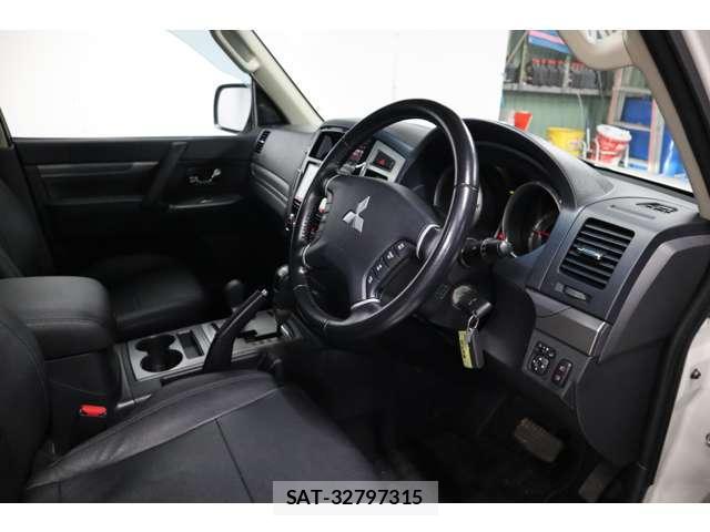 Mitsubishi PAJERO 2019-08 8010681-2