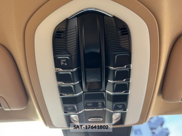 Porsche PANAMERA 2015-06 8010369-16