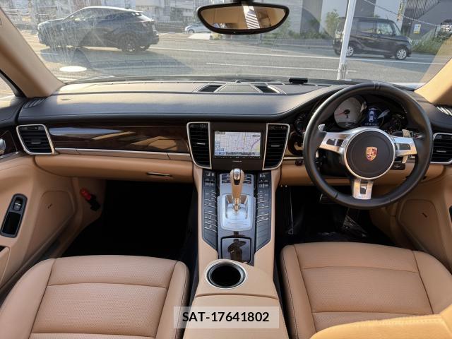 Porsche PANAMERA 2015-06 8010369-7
