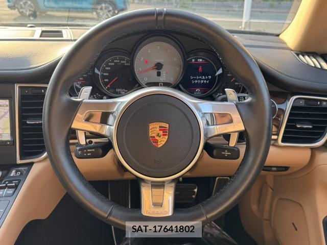 Porsche PANAMERA 2015-06 8010369-8