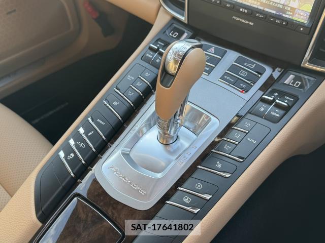 Porsche PANAMERA 2015-06 8010369-9