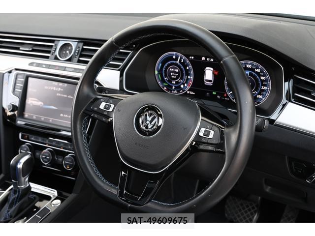 VolksWagen PASSAT 2016-07 8011433-5