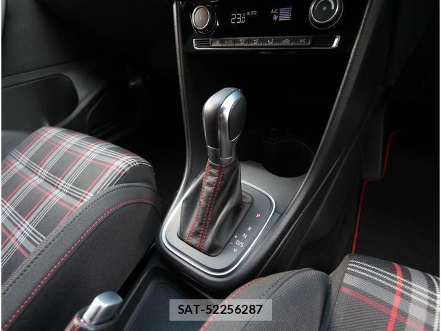 VolksWagen POLO 2015-11 8004443-15
