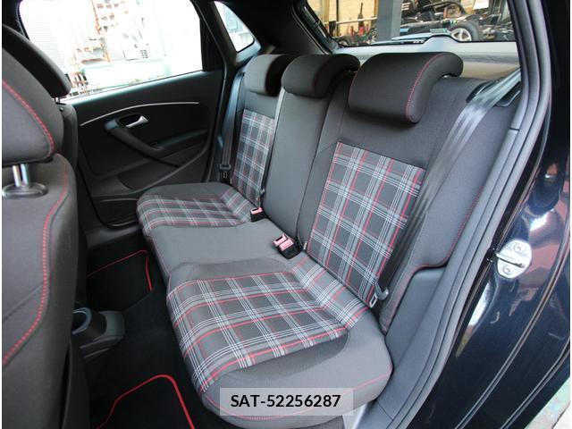 VolksWagen POLO 2015-11 8004443-6