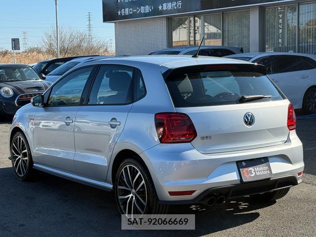 VolksWagen POLO 2017-04 8008432-10