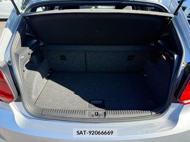 VolksWagen POLO 2017-04 8008432-16