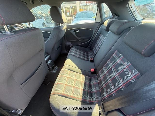 VolksWagen POLO 2017-04 8008432-18