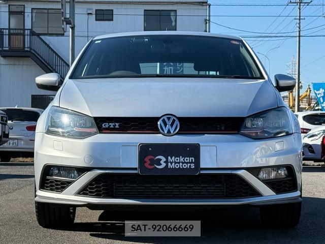 VolksWagen POLO 2017-04 8008432-2