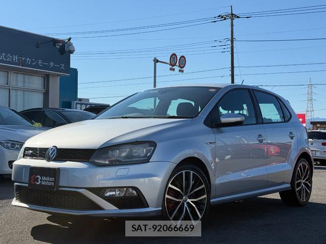 VolksWagen POLO 2017-04 8008432-8