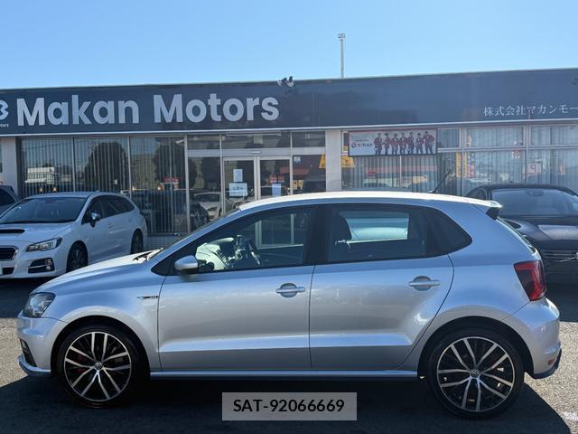 VolksWagen POLO 2017-04 8008432-9