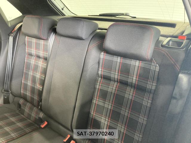 VolksWagen POLO 2018-06 8009452-10