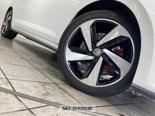 VolksWagen POLO 2018-06 8009452-11