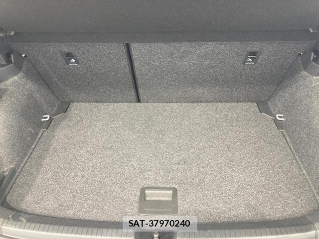 VolksWagen POLO 2018-06 8009452-12