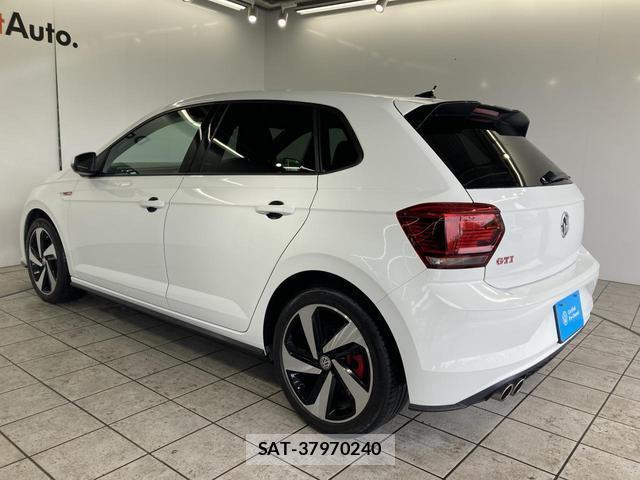 VolksWagen POLO 2018-06 8009452-15