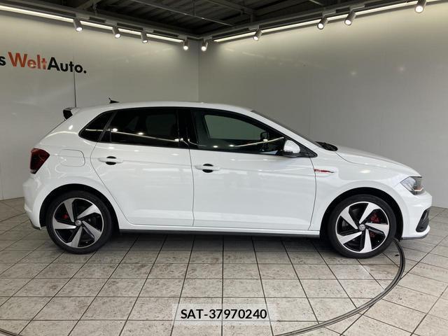 VolksWagen POLO 2018-06 8009452-19