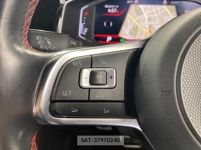 VolksWagen POLO 2018-06 8009452-7